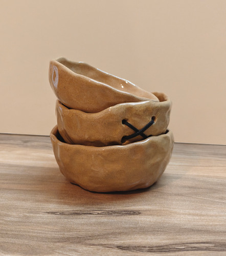 کاسه سرامیکی دستساز مدل پینچ رنگ سفالی مناسب دکوراسیون و مصرفی از ناب سرامیک